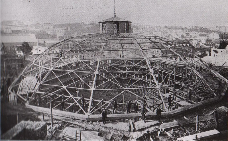 A construção da cúpula de ferro do Coliseu